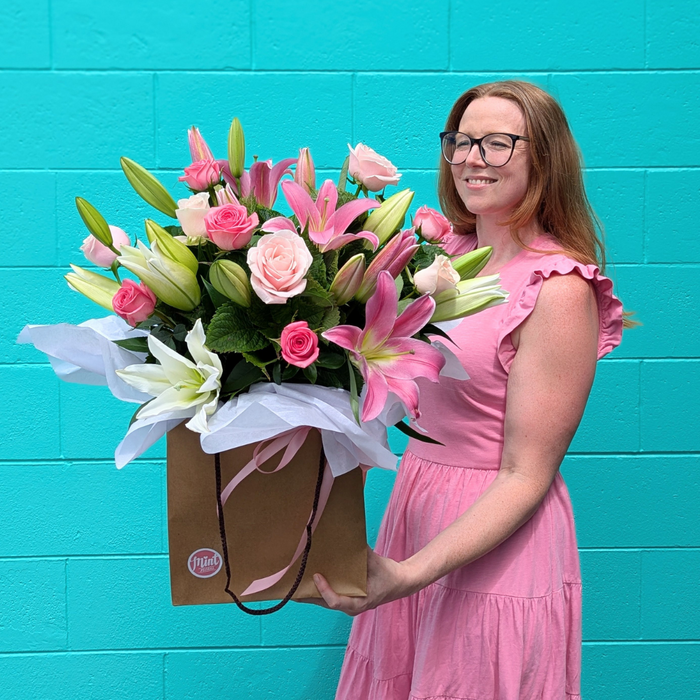 'PRETTY IN PINK' Fresh Floral Bouquet Bag